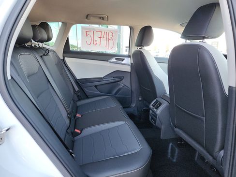 New 2026 Volkswagen Taos SE image 14