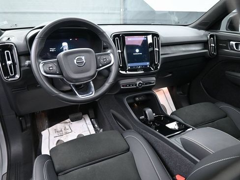 Used 2023 Volvo XC40 Recharge Ultimate w/ Protection Package Premier AWD/4WD image 17
