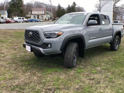 Used 2020 Toyota Tacoma TRD Off-Road w/ TRD Premium Off Road Package AWD/4WD image 4