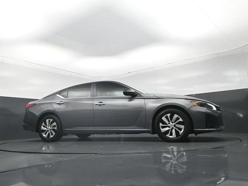 Used 2025 Nissan Altima 2.5 S FWD image 33