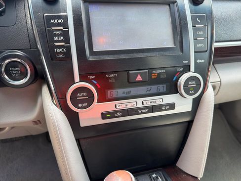 Used 2012 Toyota Camry XLE w/ Leather Pkg image 13