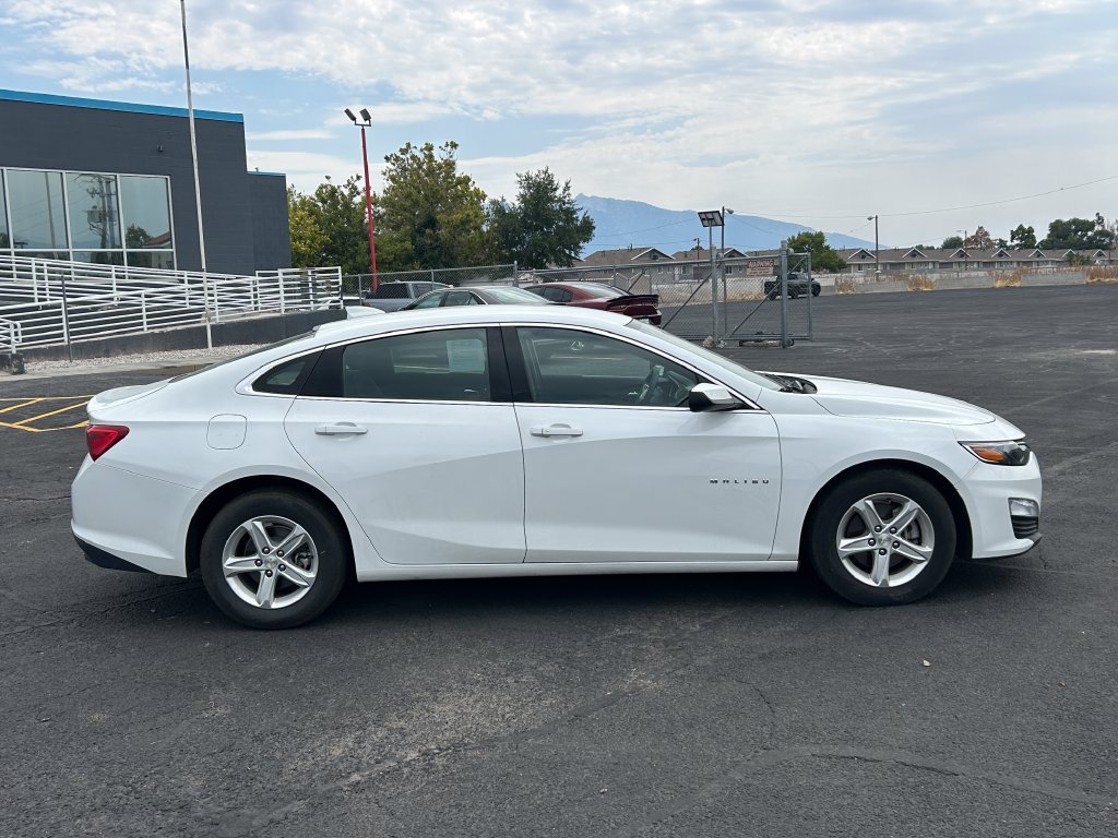 Used 2024 Chevrolet Malibu LT FWD image 2