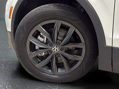 Used 2024 Volkswagen Tiguan SE AWD/4WD image 35
