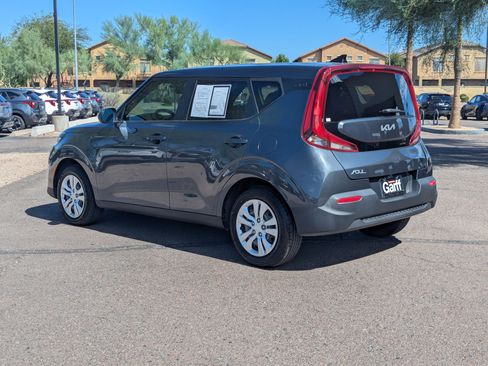 Certified 2022 Kia Soul LX image 4