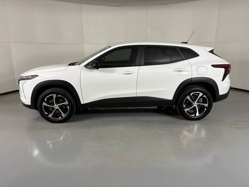 Used 2024 Chevrolet Trax RS w/ Driver Confidence Package image 5