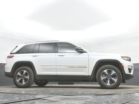 Used 2022 Jeep Grand Cherokee Limited 4xe w/ Luxury Tech Group II AWD/4WD image 34