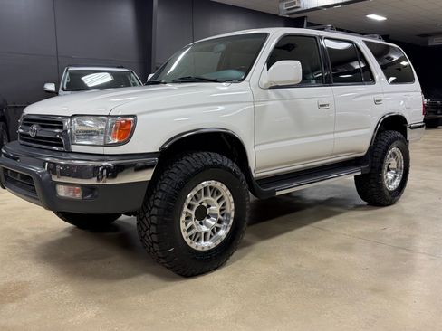 Used 2000 Toyota 4Runner SR5 w/ Upgrade Value Pkg 4 AWD/4WD image 10