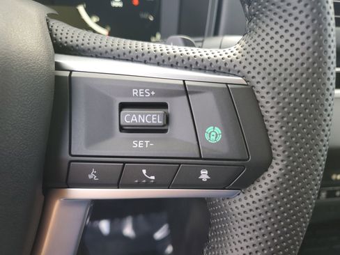 New 2025 Mitsubishi Outlander SE image 13