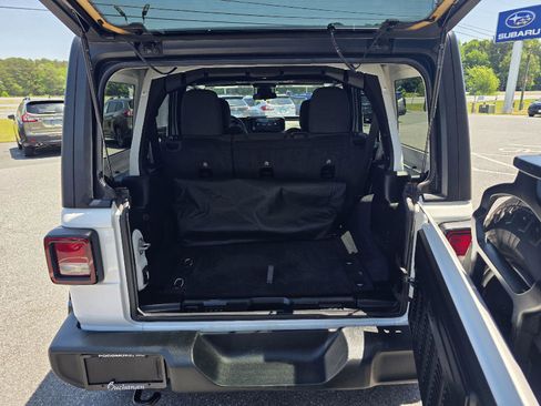 Used 2025 Jeep Wrangler Unlimited Sport AWD/4WD image 15