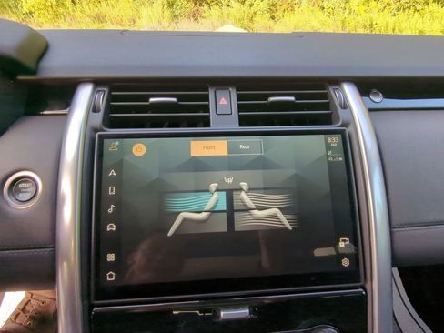 Used 2024 Land Rover Discovery S image 19