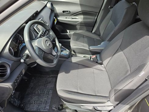 New 2025 Nissan Kicks Play S image 7