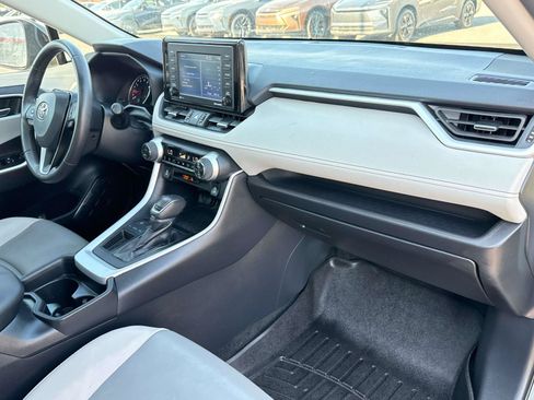 Used 2021 Toyota RAV4 XLE Premium FWD image 18