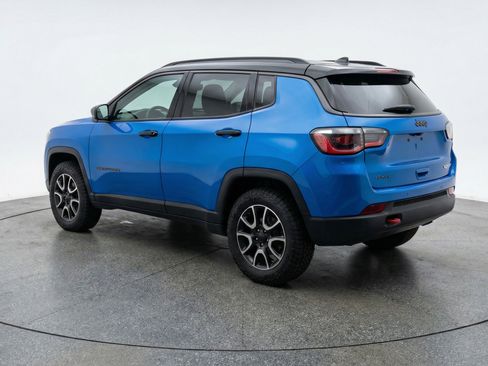Used 2025 Jeep Compass Trailhawk AWD/4WD image 6