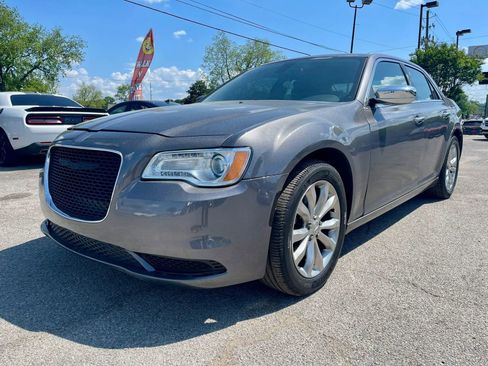 Used 2019 Chrysler 300 Limited AWD/4WD image 1