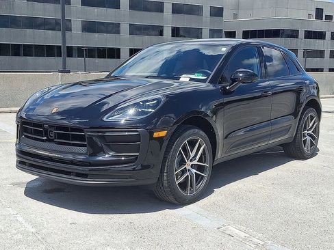 Used 2025 Porsche Macan image 1