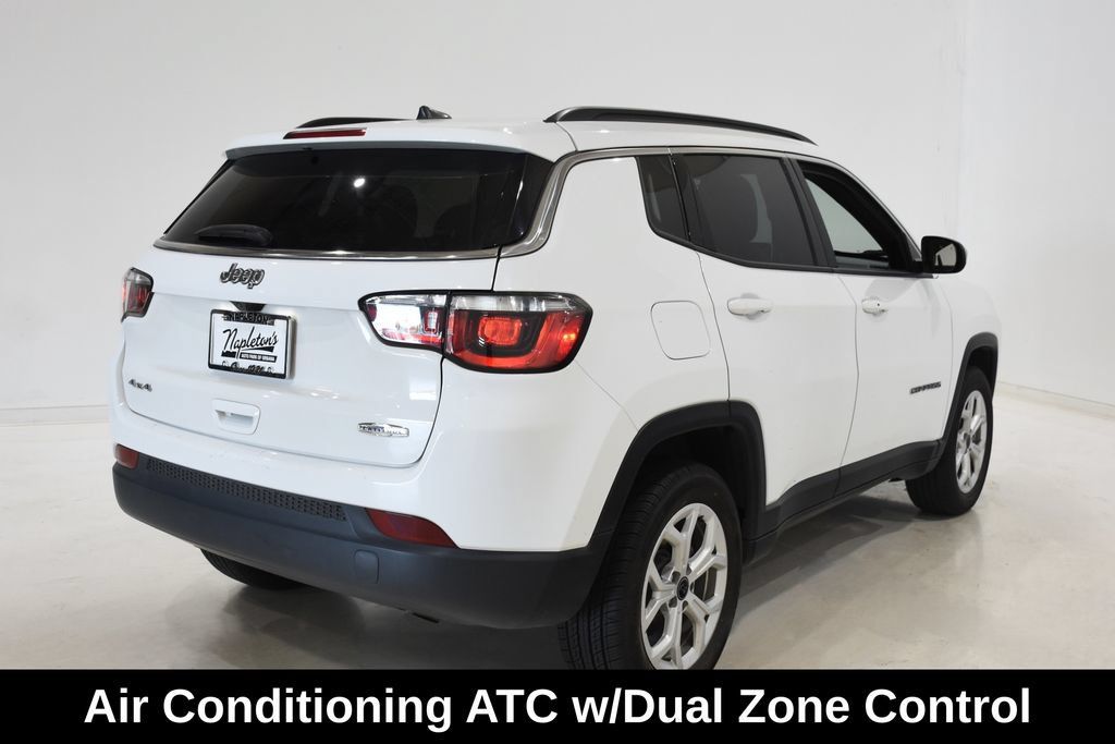 Used 2025 Jeep Compass Latitude w/ Sun & Sound Group AWD/4WD image 4