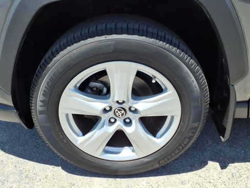 Used 2021 Toyota RAV4 LE FWD image 8