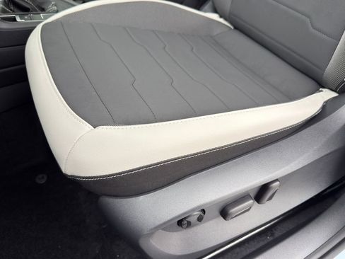 New 2026 Volkswagen Taos SE image 14