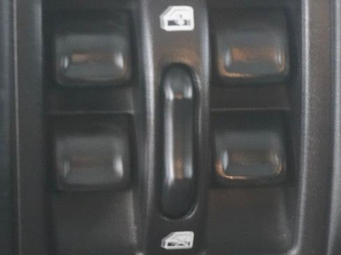 Used 2017 Jeep Wrangler Unlimited Sahara w/ Connectivity Group AWD/4WD image 14