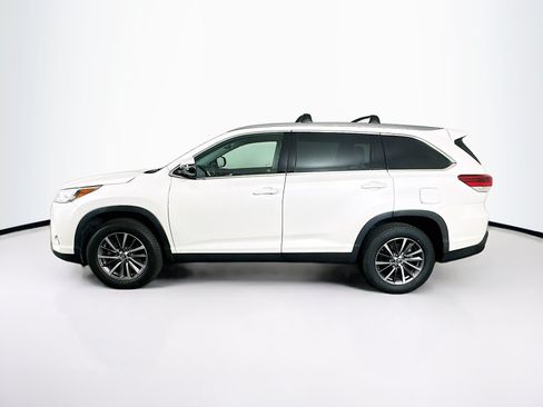 Used 2019 Toyota Highlander XLE FWD image 4