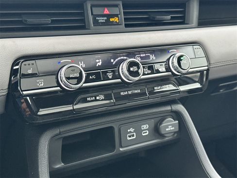 New 2025 Honda Pilot Touring image 30