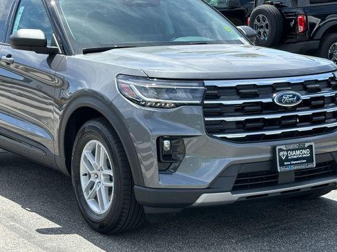 New 2026 Ford Explorer Active RWD image 11