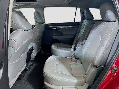 New 2026 Toyota Highlander Limited image 23