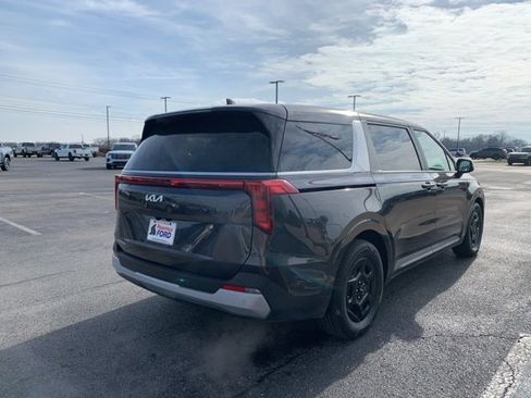 Used 2025 Kia Carnival image 5