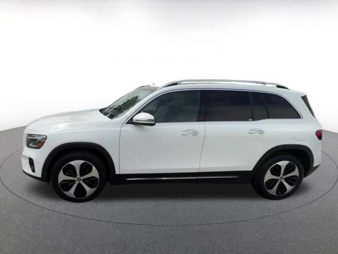 Used 2025 Mercedes-Benz GLB 250 4MATIC image 9