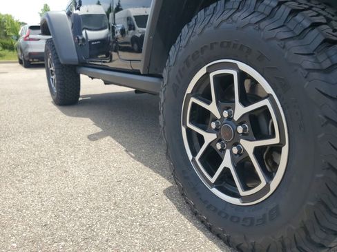 Used 2024 Jeep Wrangler Unlimited Rubicon AWD/4WD image 31
