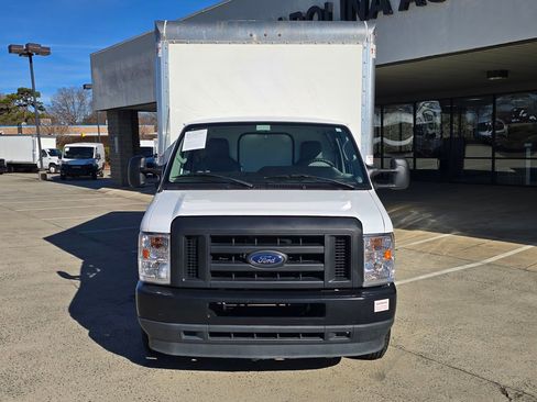 Used 2024 Ford E-350 and Econoline 350 Super Duty w/ Power Windows & Locks Group image 9