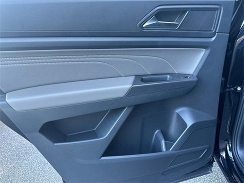 Used 2023 Volkswagen Atlas SE w/ Panoramic Sunroof Package image 12