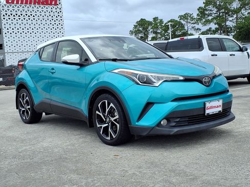 Used 2018 Toyota C-HR XLE FWD image 2