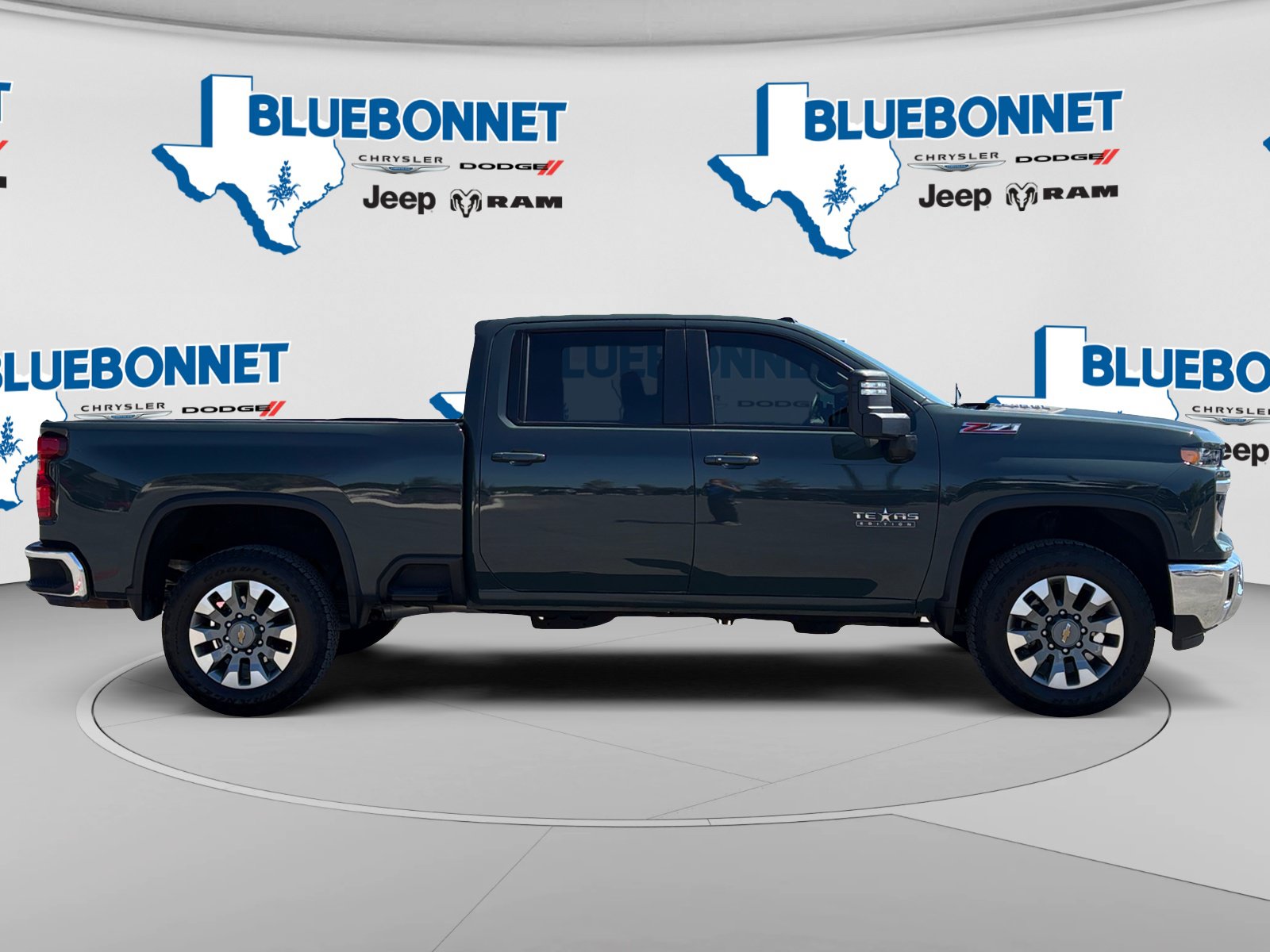 Used 2025 Chevrolet Silverado 2500 LT w/ Texas Edition AWD/4WD image 4