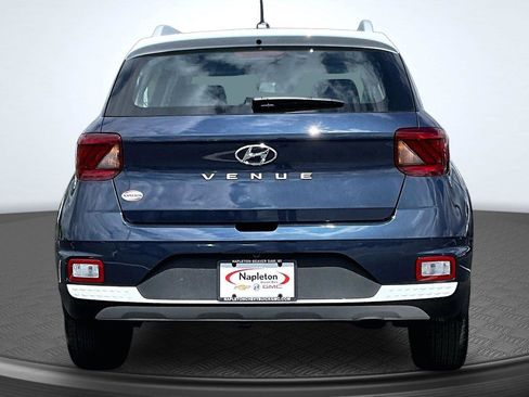 Used 2024 Hyundai Venue Limited FWD image 4