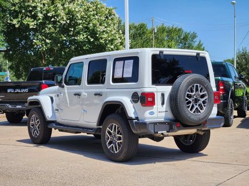 Certified 2026 Jeep Wrangler Unlimited Sahara AWD/4WD image 5