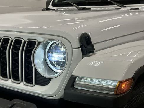 Used 2024 Jeep Wrangler Sahara image 31