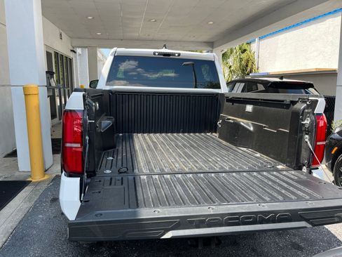 Used 2025 Toyota Tacoma TRD Off-Road image 31