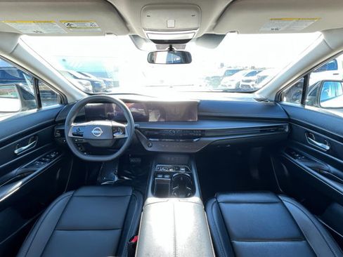 Certified 2025 Nissan Murano SV image 9