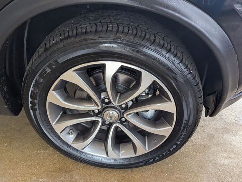 Used 2017 Nissan Juke SV AWD/4WD image 32