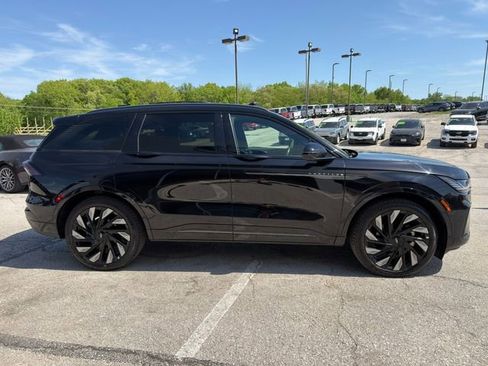 Used 2024 Lincoln Nautilus Reserve w/ Equipment Group 203A AWD/4WD image 8