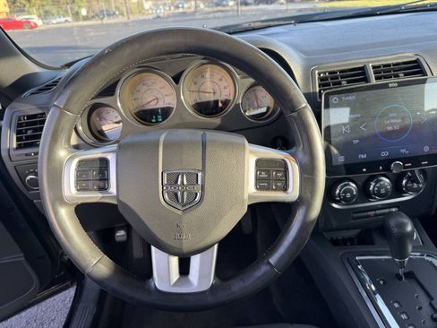 Used 2014 Dodge Challenger SXT RWD image 17