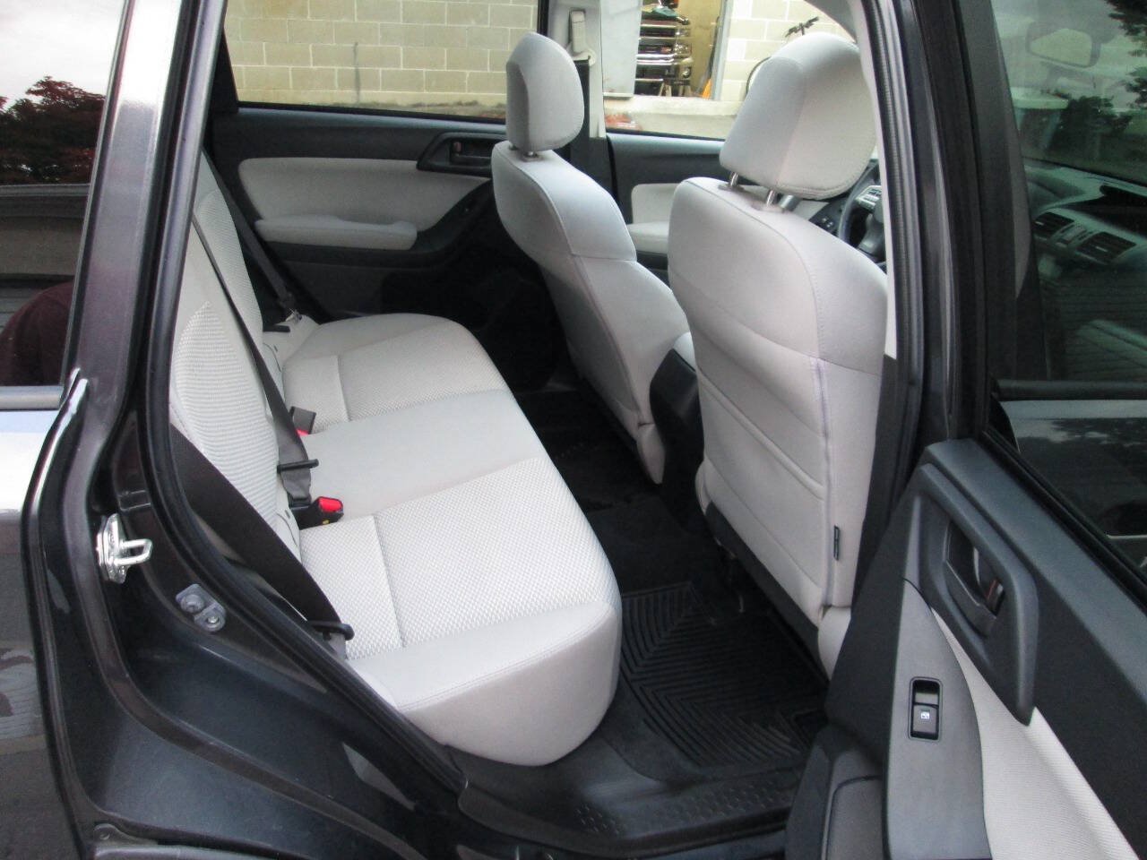 Used 2015 Subaru Forester 2.5i Premium AWD/4WD image 18