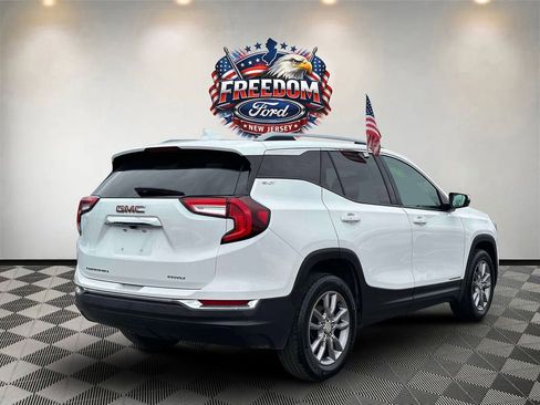 Used 2024 GMC Terrain SLT AWD/4WD image 4