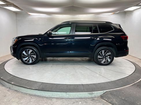 Used 2024 Volkswagen Atlas SE image 2