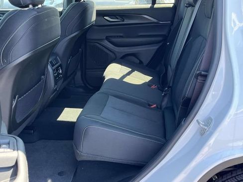 Used 2025 Jeep Grand Cherokee Laredo X w/ Luxury Tech Group I RWD image 16