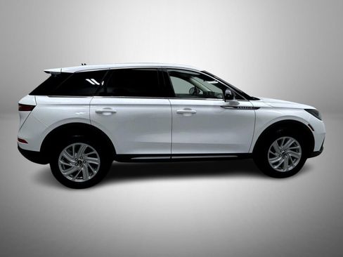 Used 2023 Lincoln Corsair AWD image 4