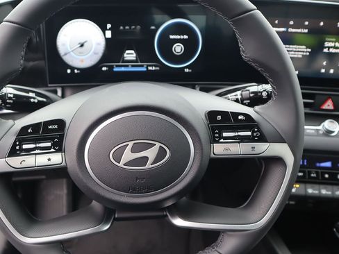 New 2025 Hyundai Elantra Limited image 11