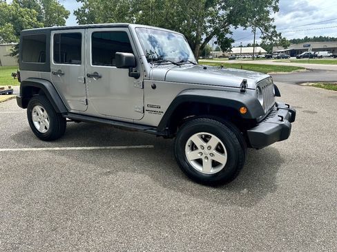 Used 2017 Jeep Wrangler Unlimited Sport w/ Quick Order Package 24S AWD/4WD image 8