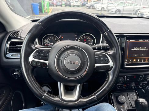 Used 2018 Jeep Compass Limited w/ Navigation Group AWD/4WD image 17